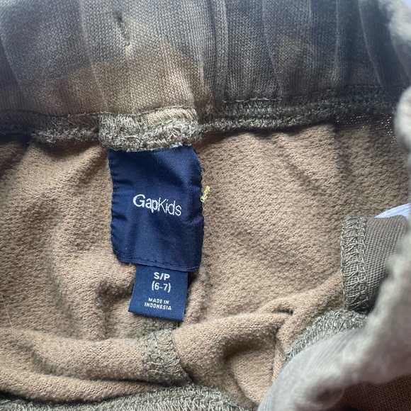 Gap Shorts - Picture 3 of 3